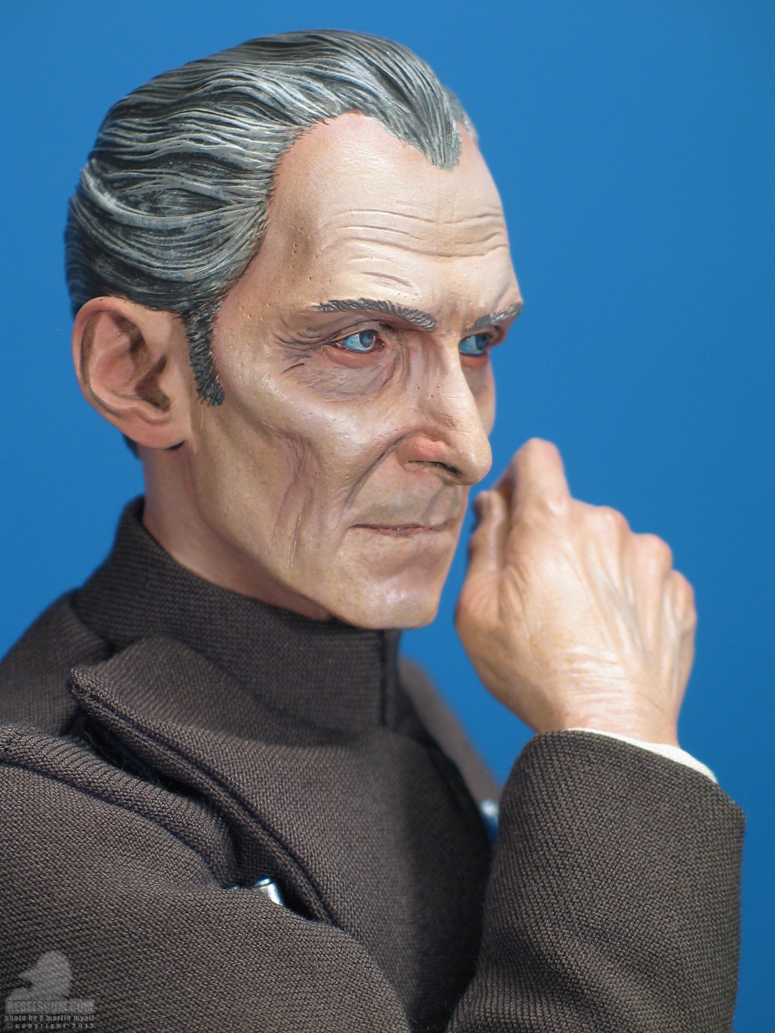 Sideshow_Collectibles_Star_Wars_Grand_Moff_Tarkin_Premium_Format_Figure-06.jpg