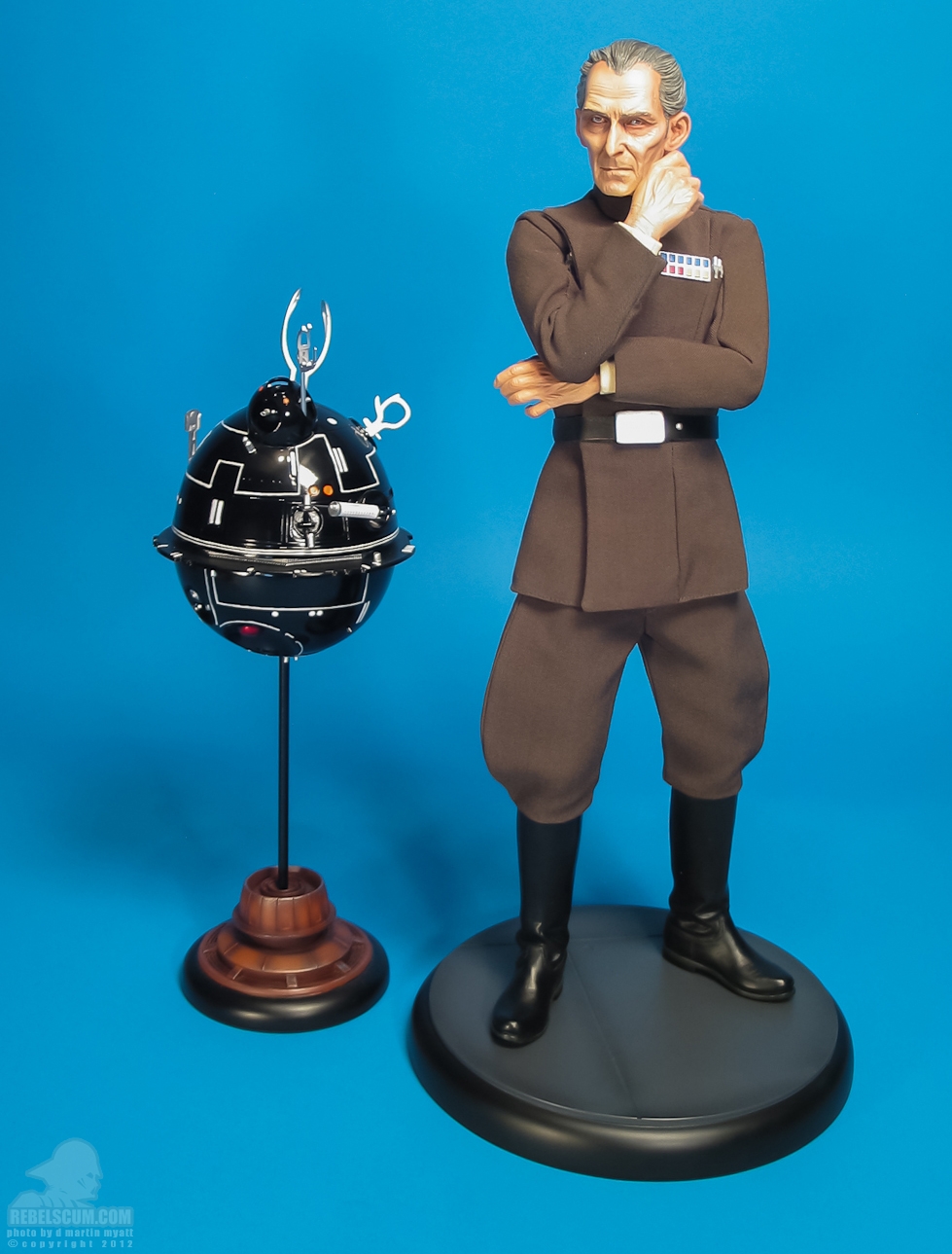 Sideshow_Collectibles_Star_Wars_Grand_Moff_Tarkin_Premium_Format_Figure-27.jpg