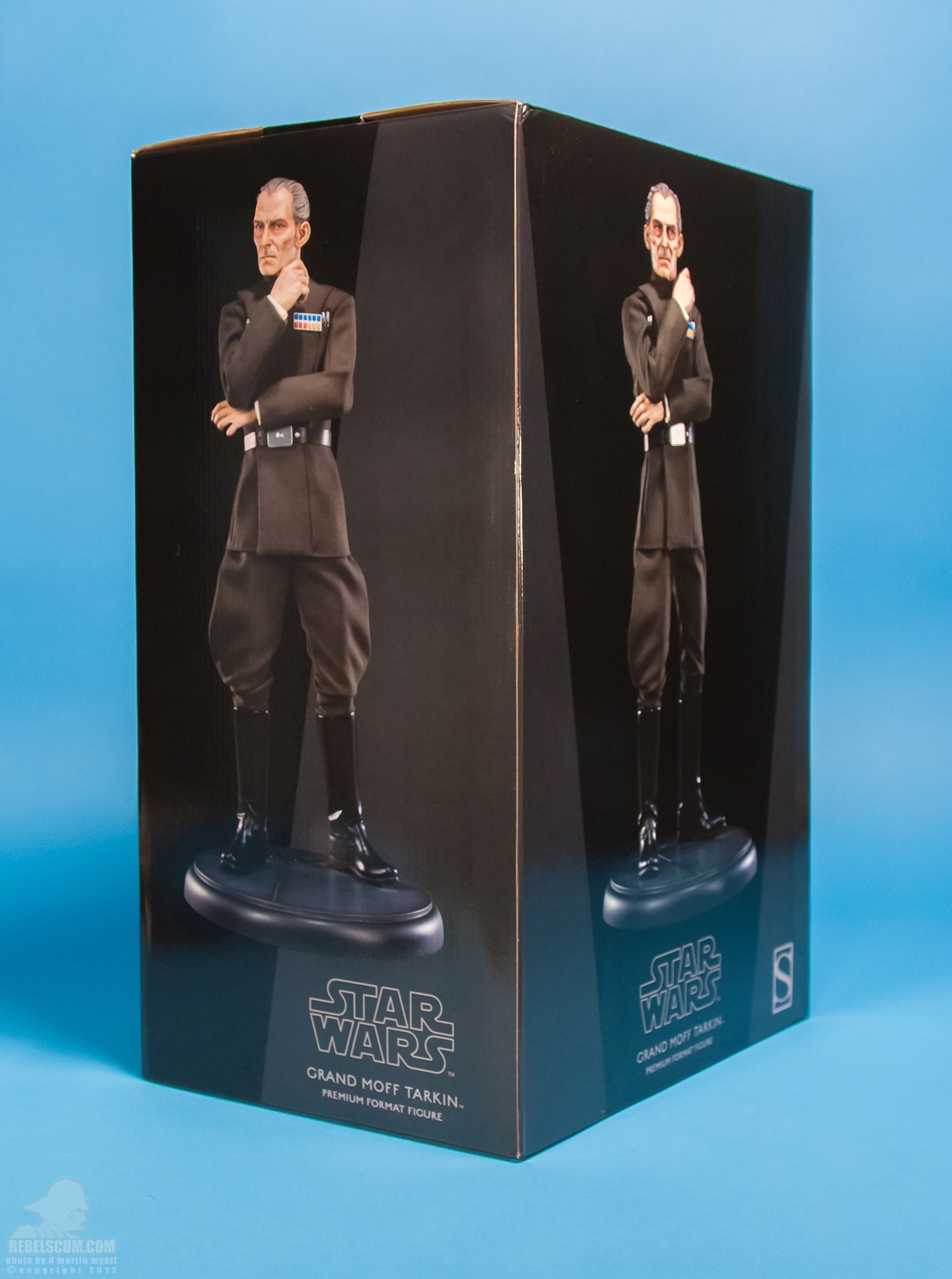 Sideshow_Collectibles_Star_Wars_Grand_Moff_Tarkin_Premium_Format_Figure-29.jpg