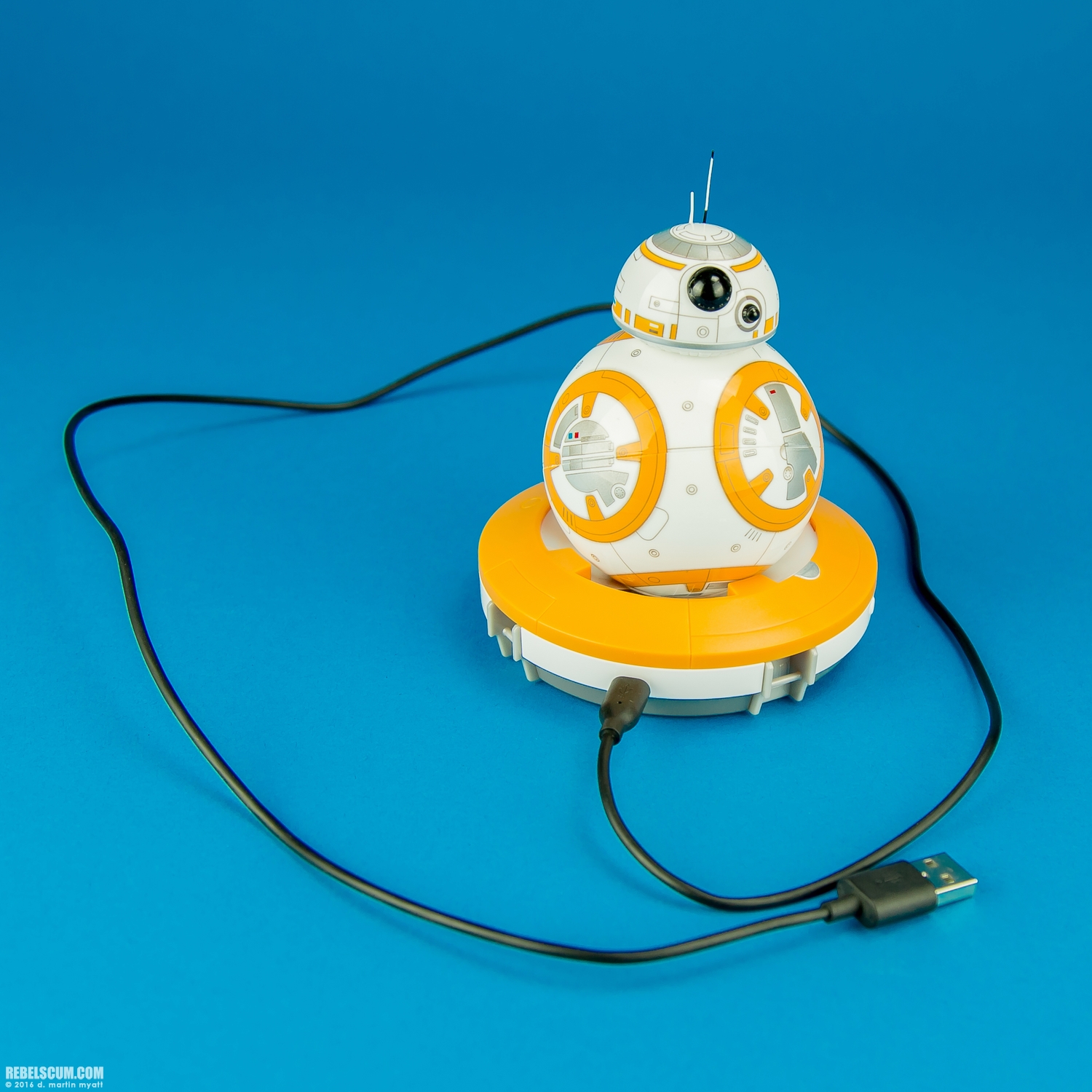 BB-8-App-Enabled-Droid-Sphero-010.jpg