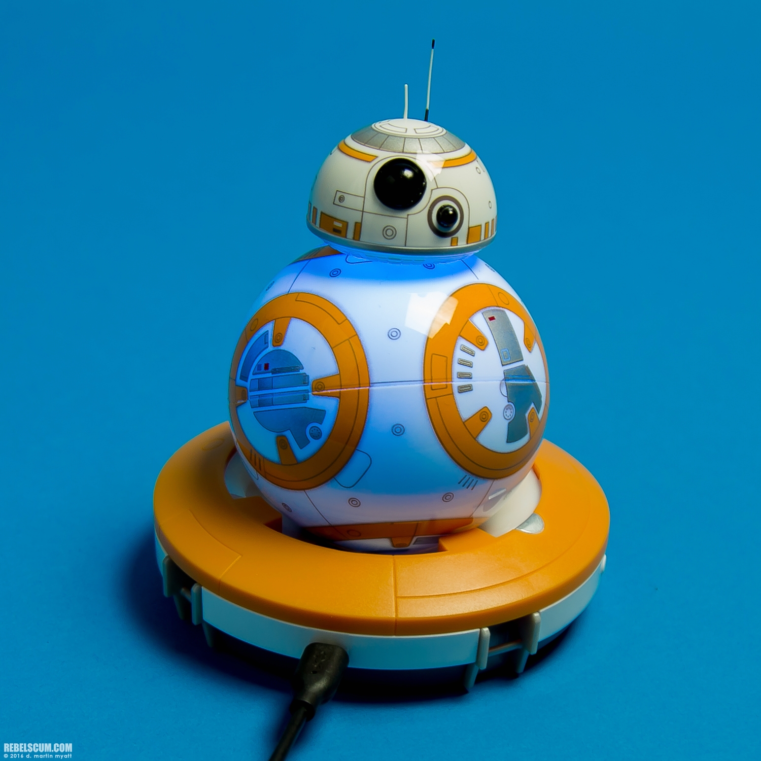 BB-8-App-Enabled-Droid-Sphero-011.jpg