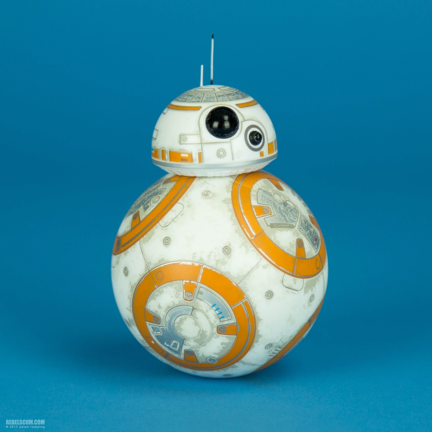 sphero-battle-worn-bb-8-with-force-band-001.jpg