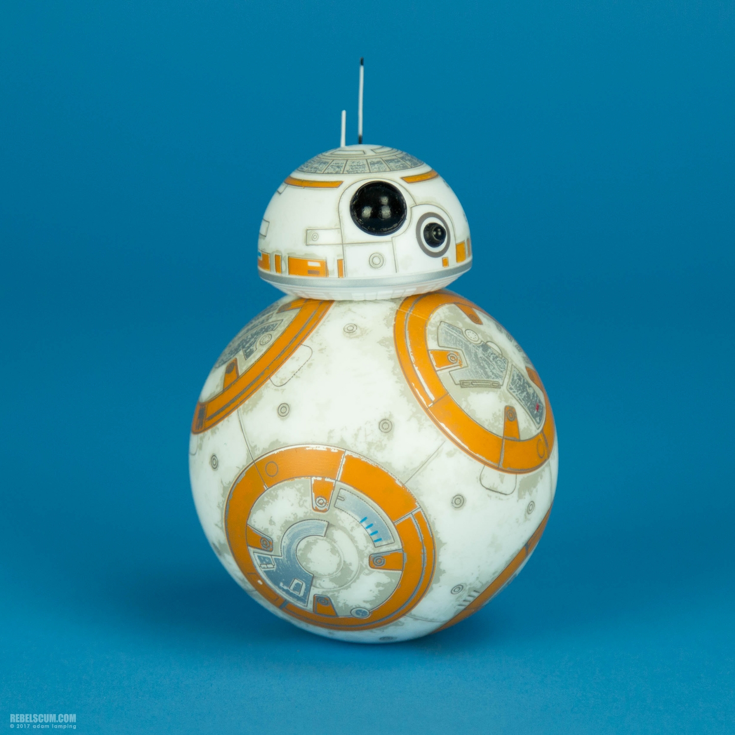 sphero-battle-worn-bb-8-with-force-band-001.jpg