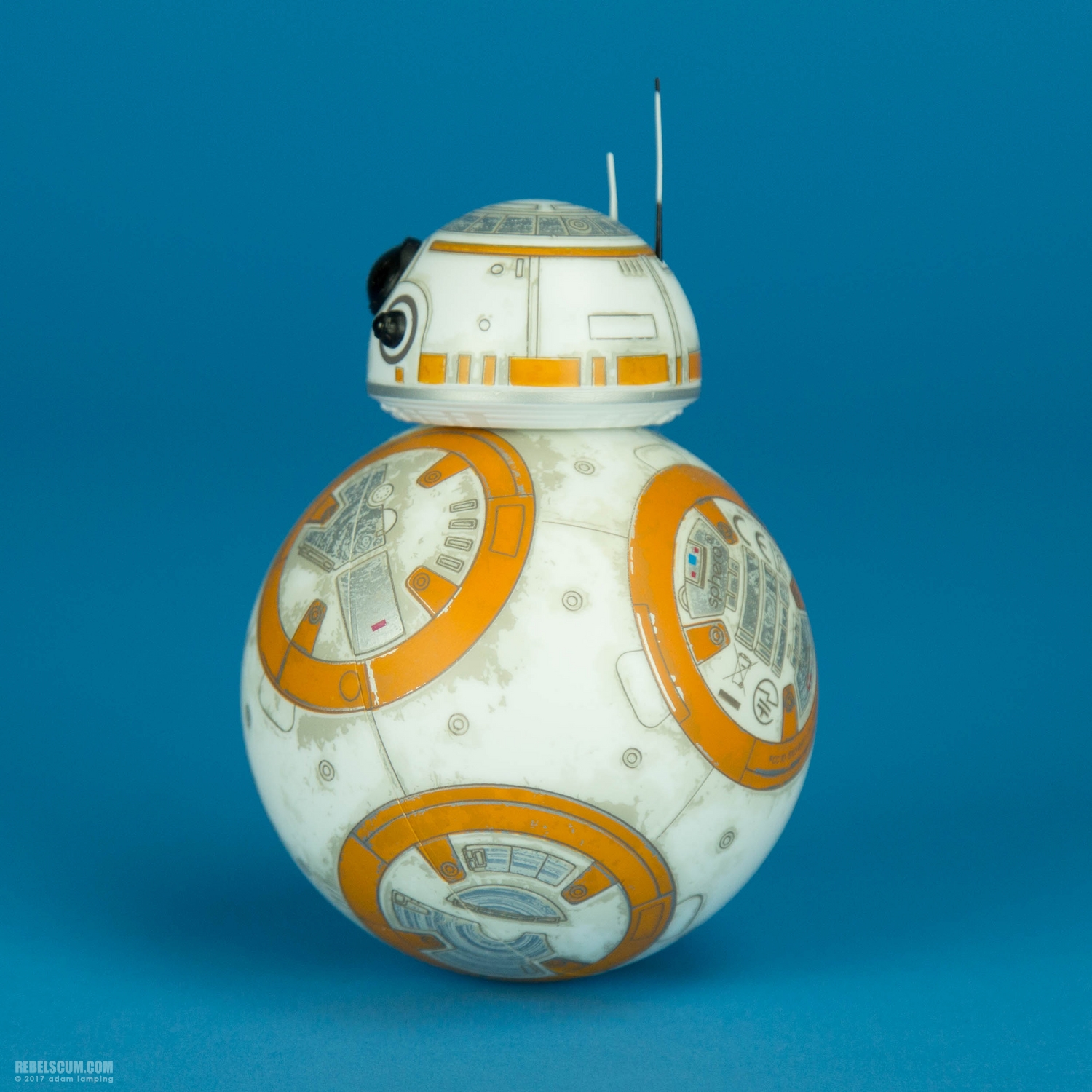 sphero-battle-worn-bb-8-with-force-band-003.jpg