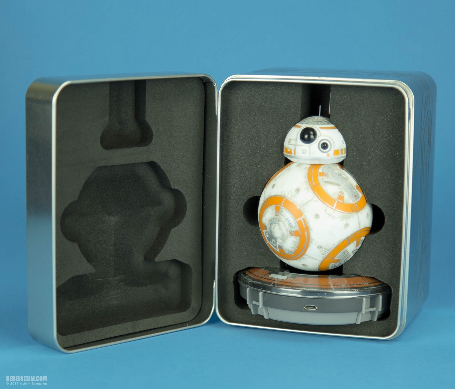 sphero-battle-worn-bb-8-with-force-band-034.jpg