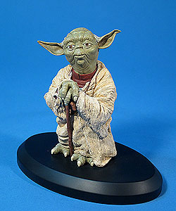 Yoda esculpida por Bombyx producidos por Attakus Collection 