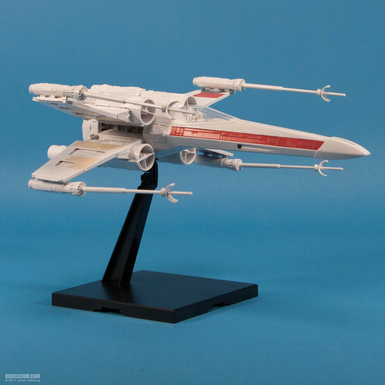 bandai-red-squadron-x-wing-starfighter-scale-model-kit-002.jpg