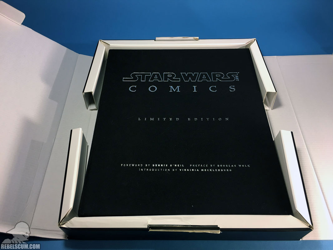 Star Wars Art: Comics LE (Exterior Box, open showing fabric case)