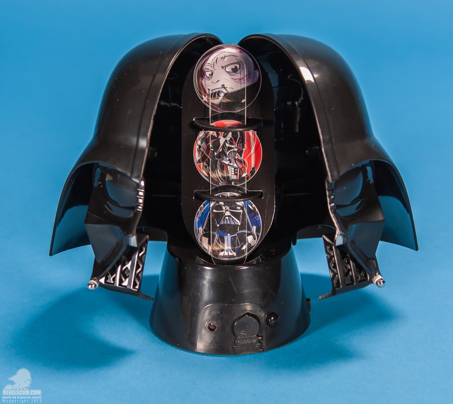 Headsplitter_Display_Case_Darth_Vader_DaGeDar_Star_Wars-04.jpg