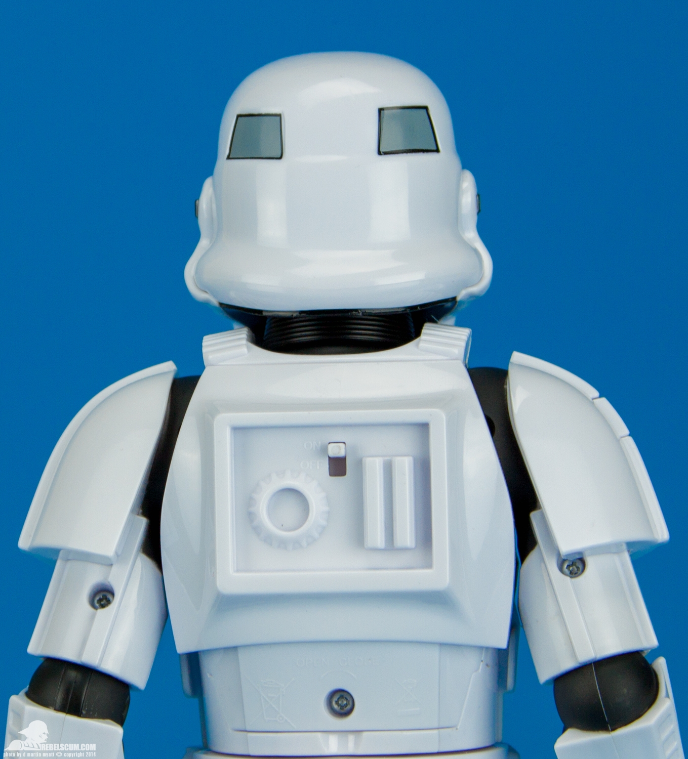 Disney-Store-Exclusive-Talking-Stormtrooper-008.jpg