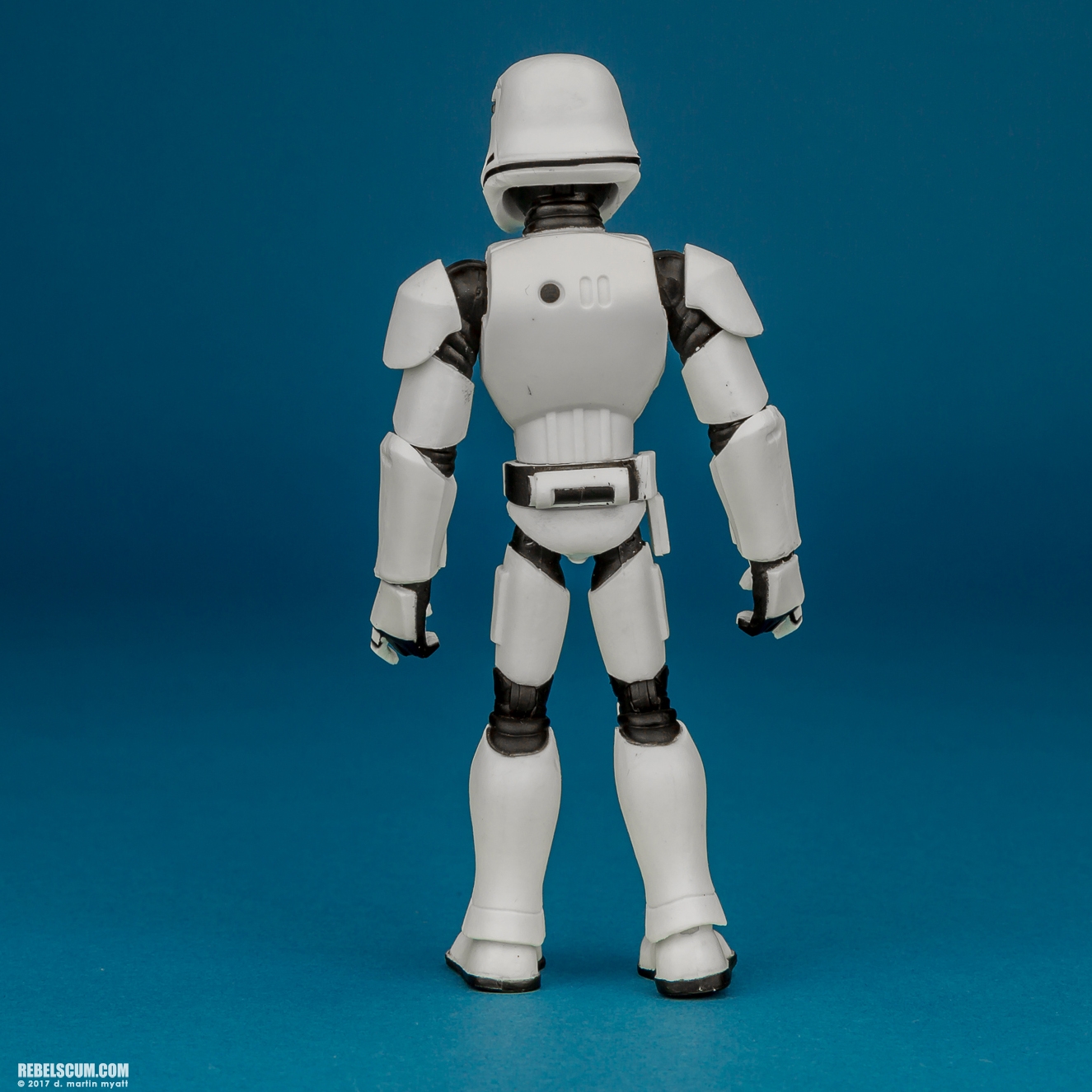 First-Order-Stormtrooper-Disney-Store-Toybox-03-004.jpg