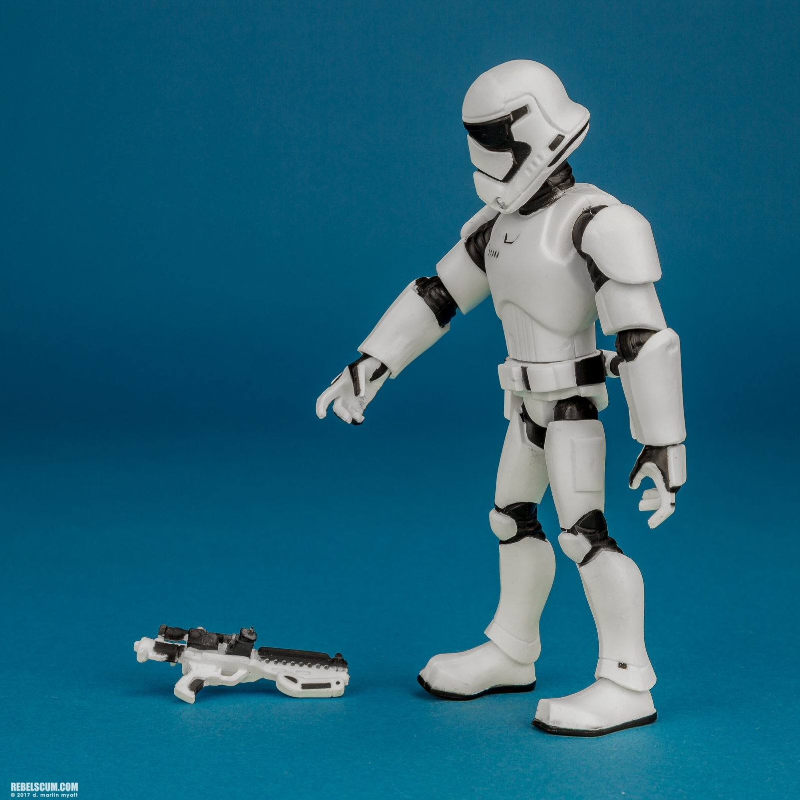 First-Order-Stormtrooper-Disney-Store-Toybox-03-005.jpg