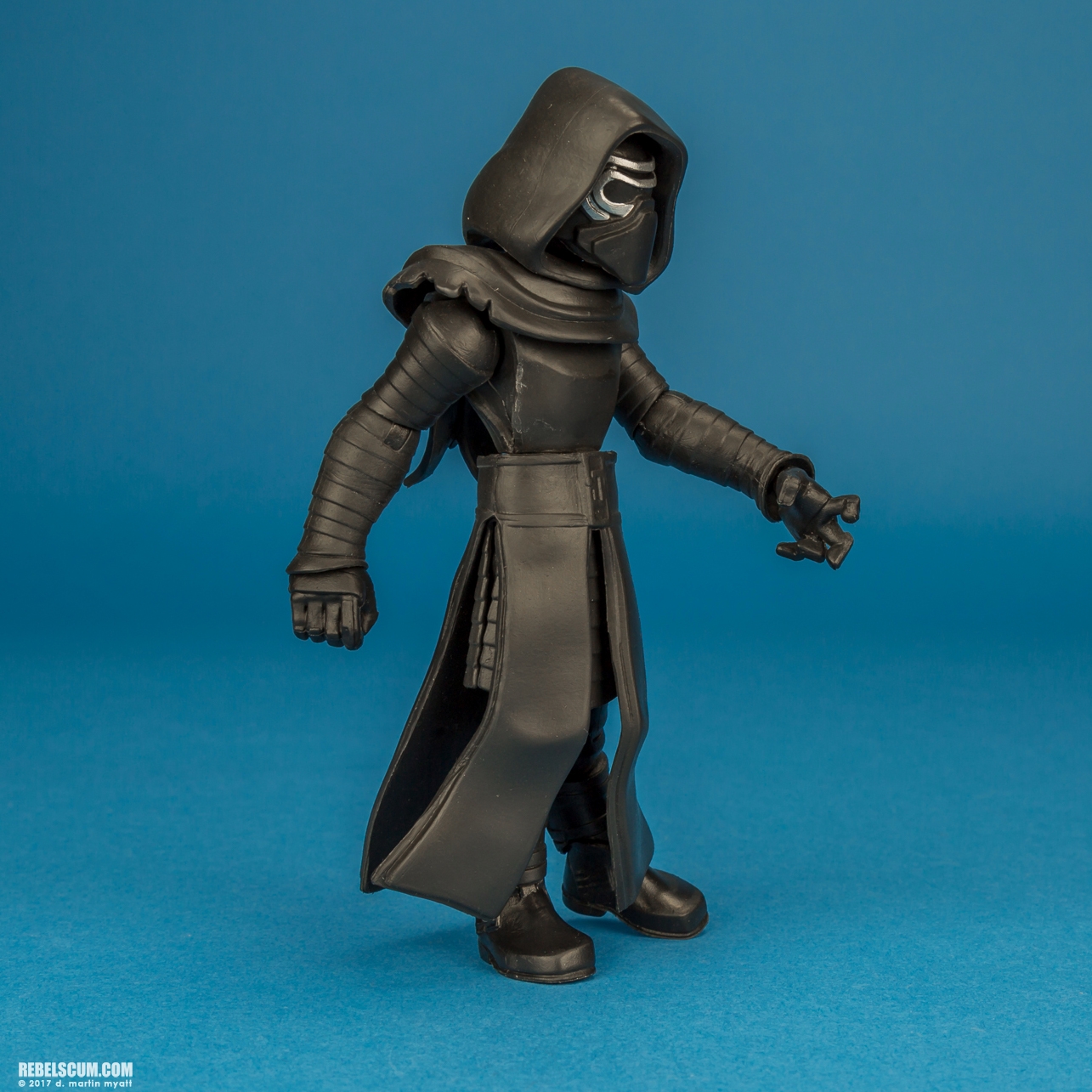 Kylo-Ren-Disney-Store-Star-Wars-Toybox-01-002.jpg