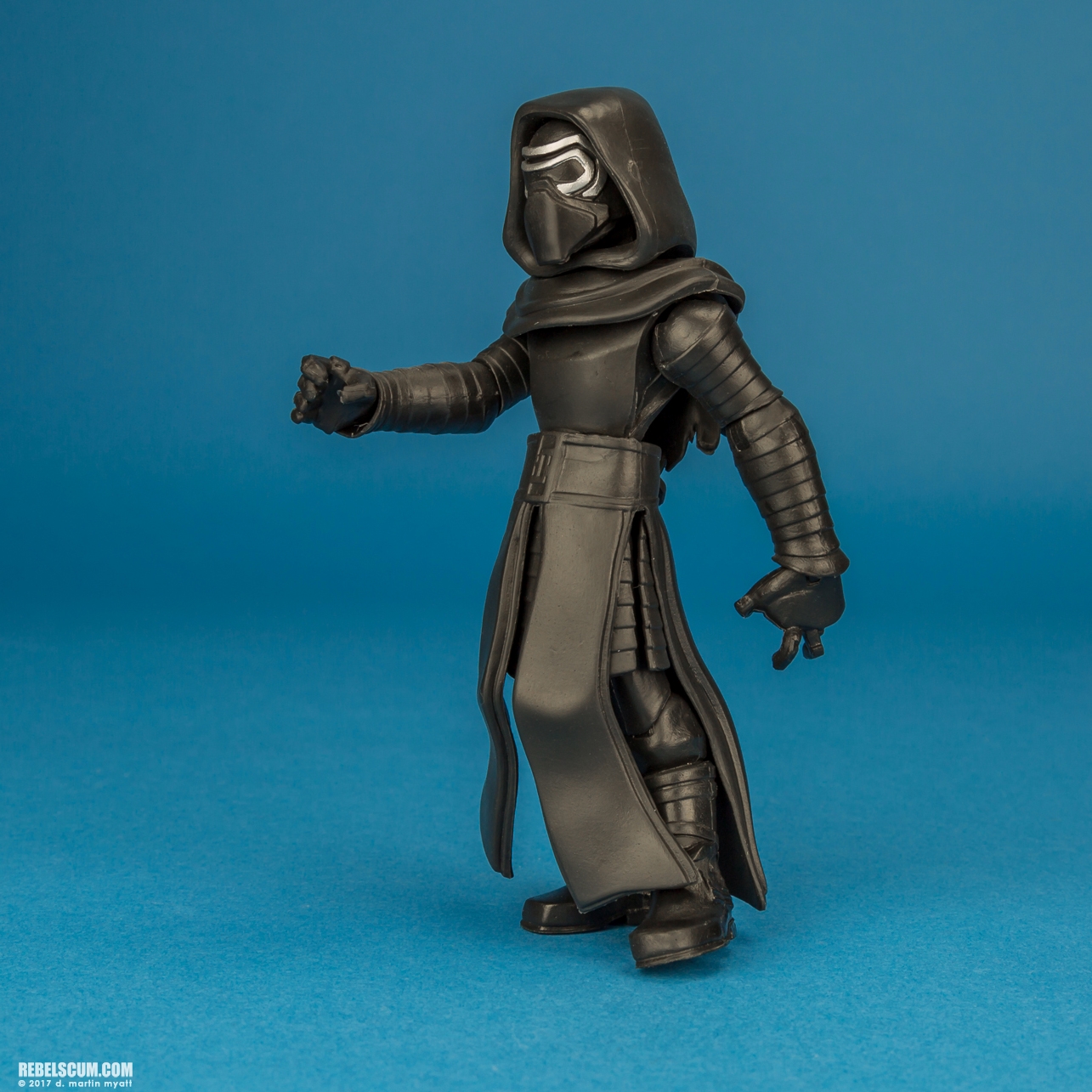 Kylo-Ren-Disney-Store-Star-Wars-Toybox-01-003.jpg