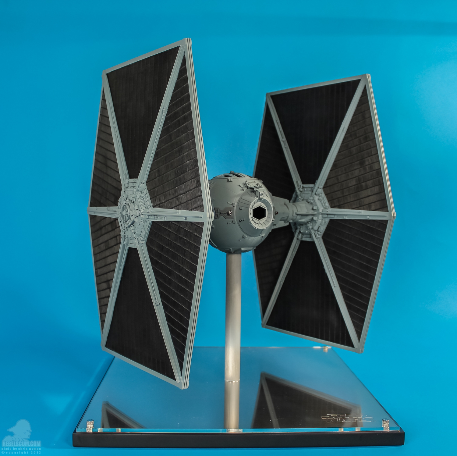 TIE_Fighter_Studio_Scale_model_eFX-05.jpg