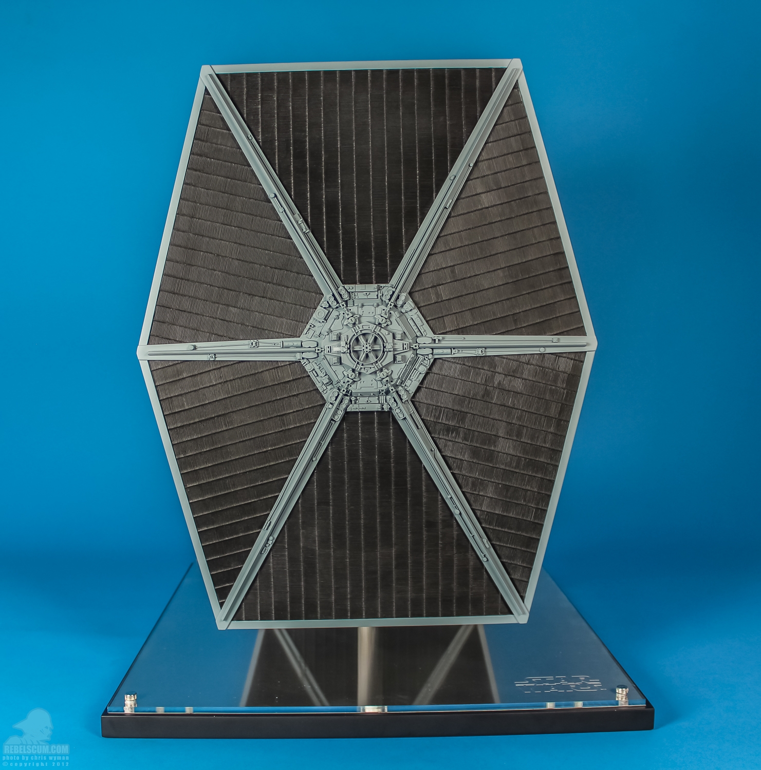 TIE_Fighter_Studio_Scale_model_eFX-07.jpg