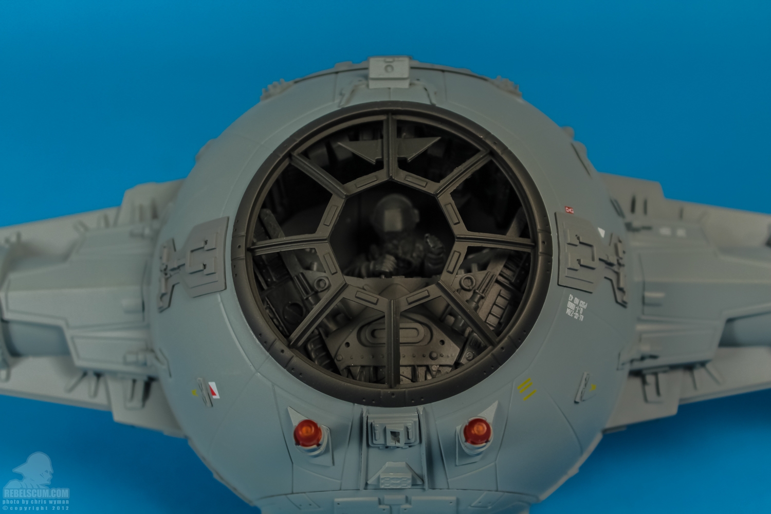 TIE_Fighter_Studio_Scale_model_eFX-13.jpg