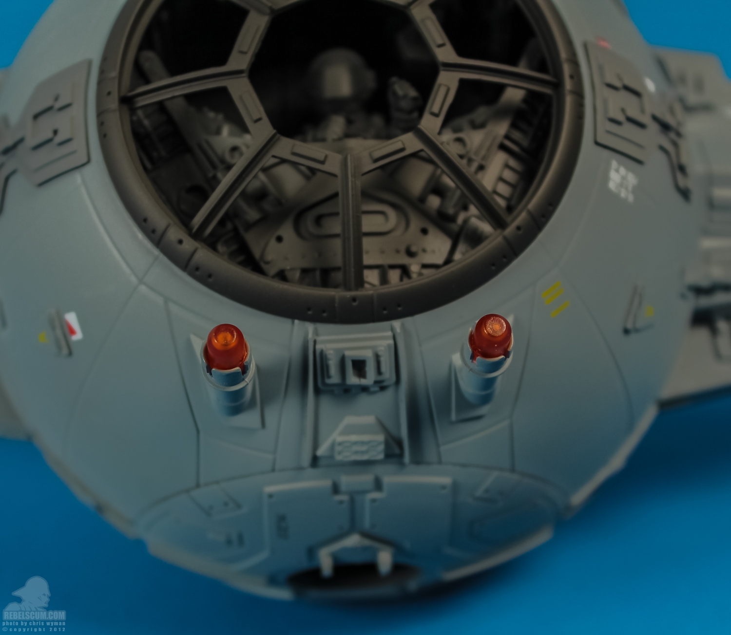 TIE_Fighter_Studio_Scale_model_eFX-15.jpg