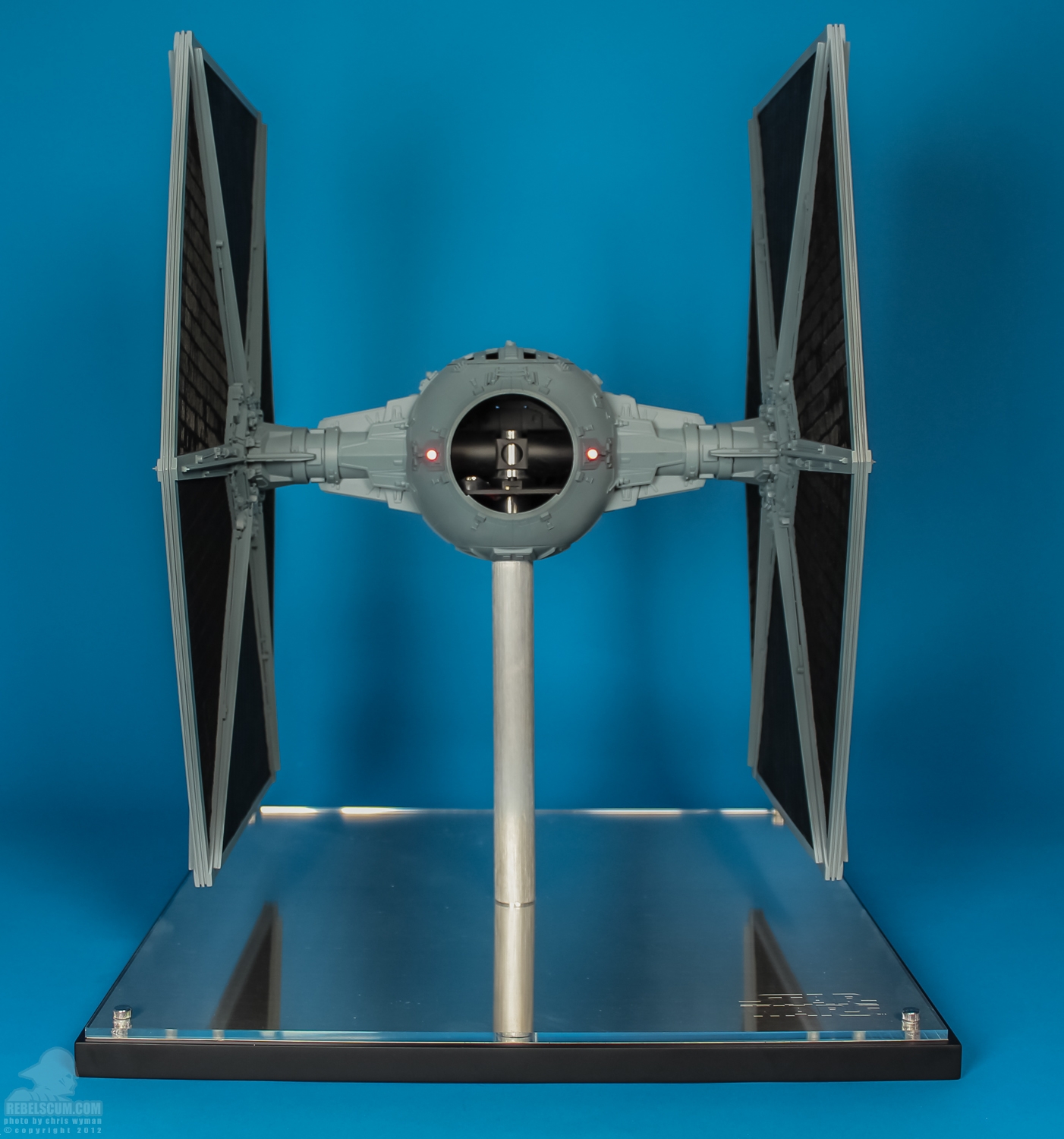 TIE_Fighter_Studio_Scale_model_eFX-29.jpg