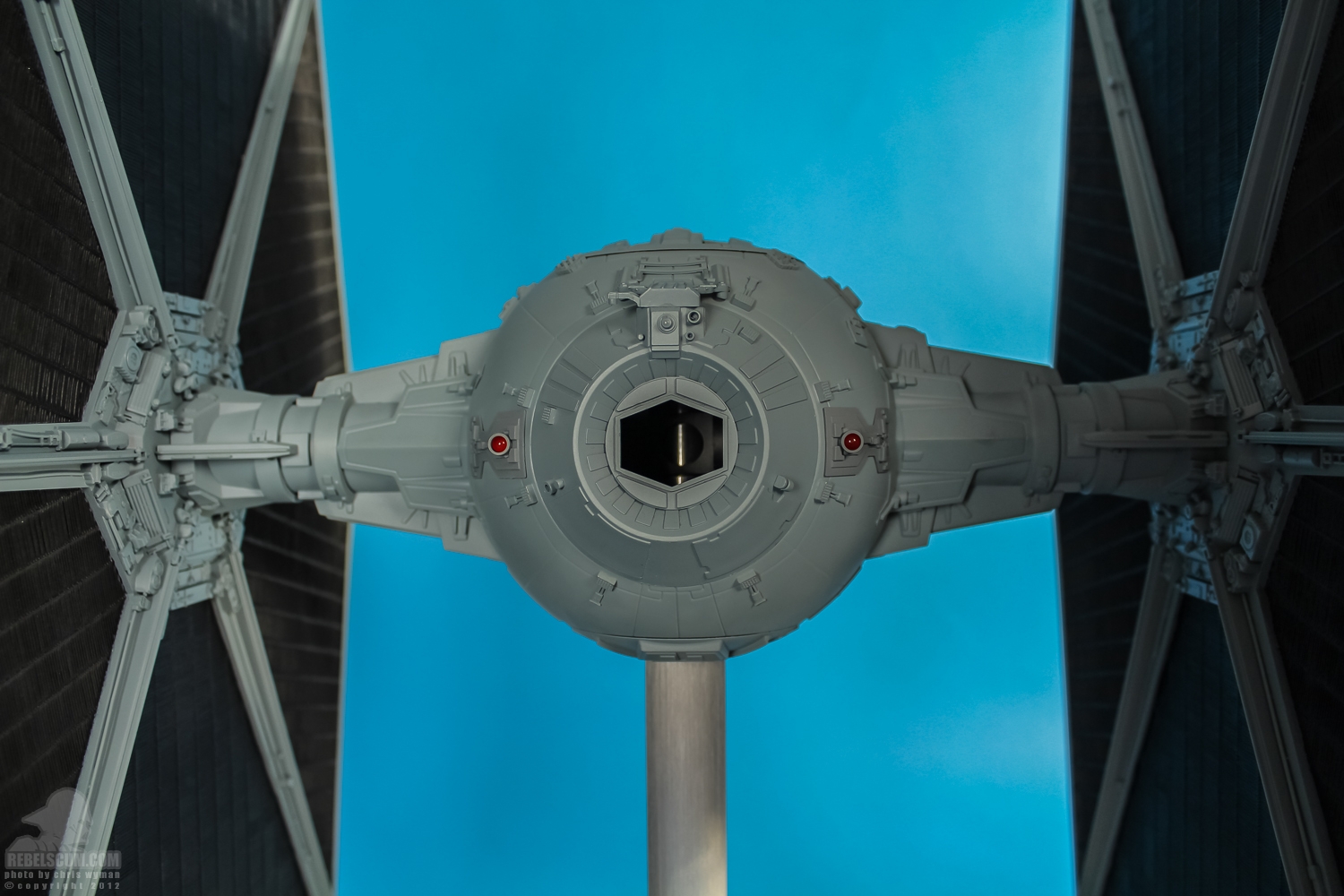 TIE_Fighter_Studio_Scale_model_eFX-52.jpg