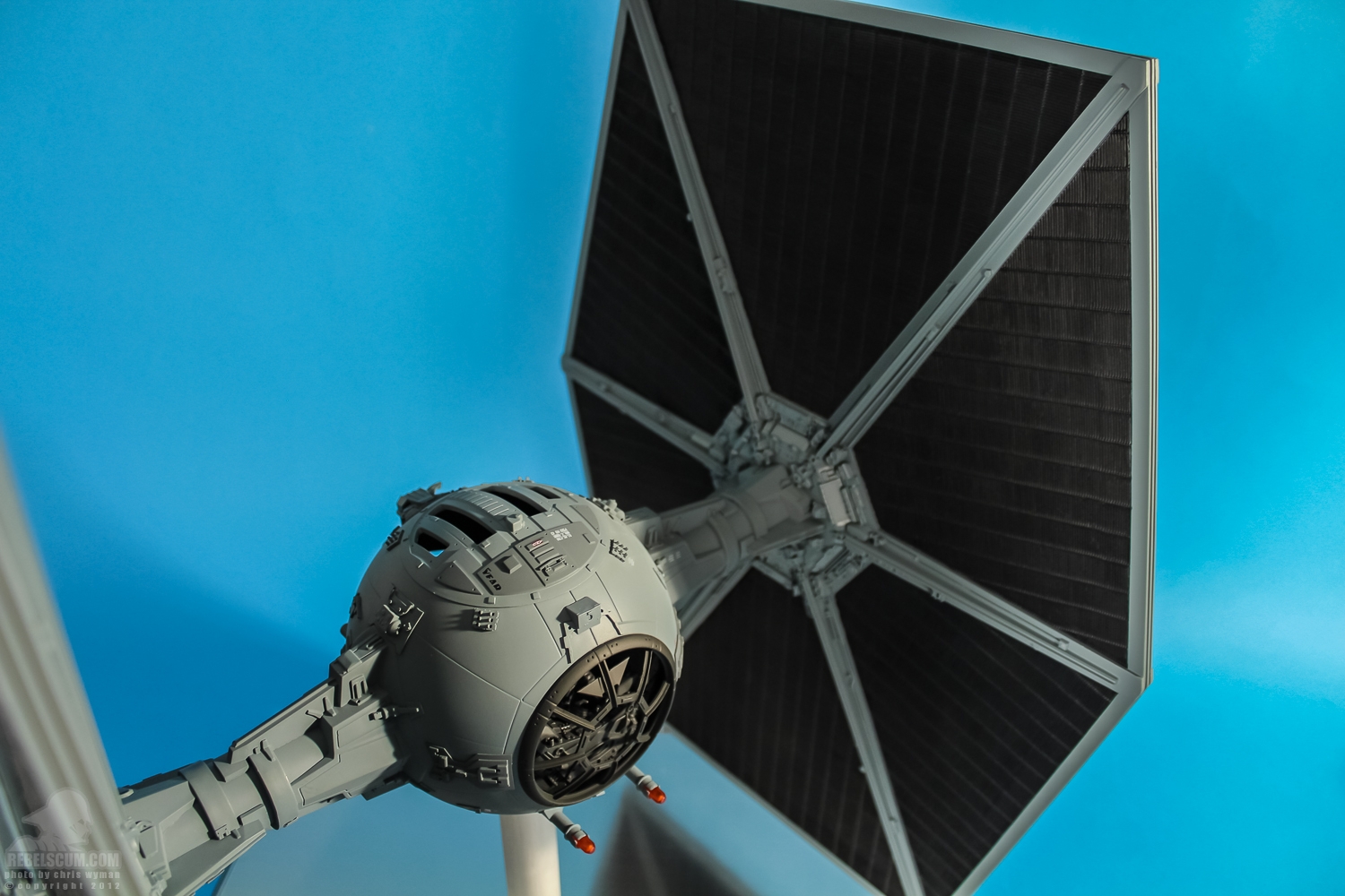 TIE_Fighter_Studio_Scale_model_eFX-54.jpg