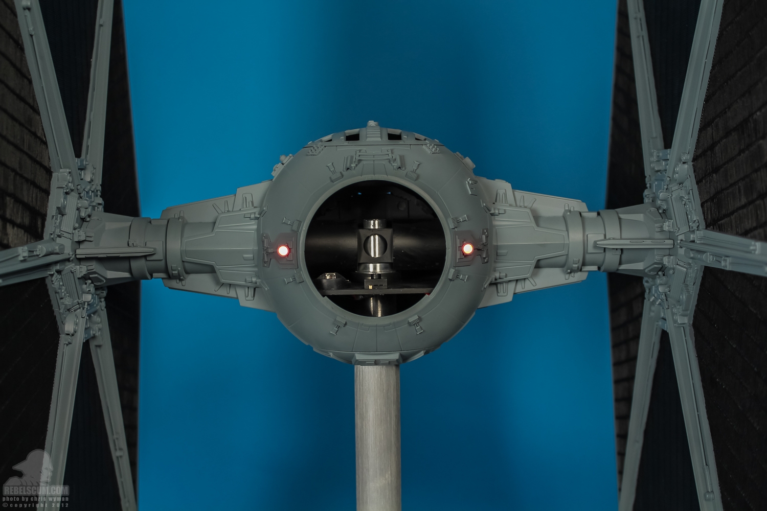 TIE_Fighter_Studio_Scale_model_eFX-58.jpg