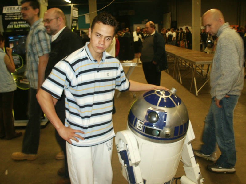 Daniel and R2