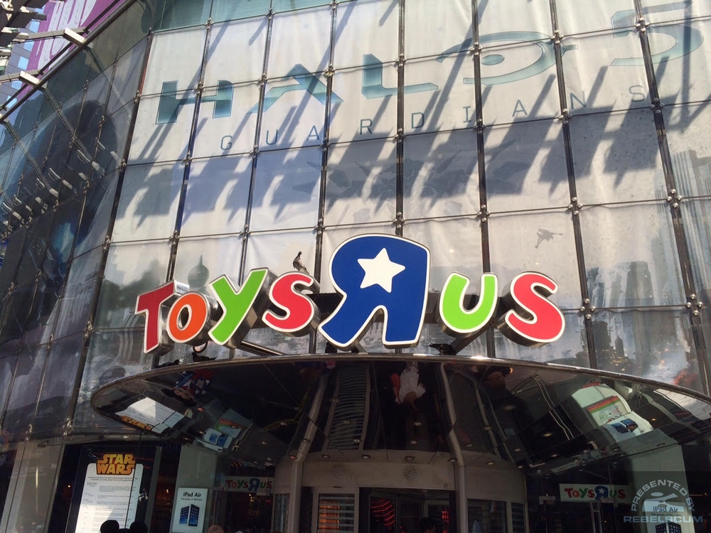 toys-r-us-force-friday-100.jpg