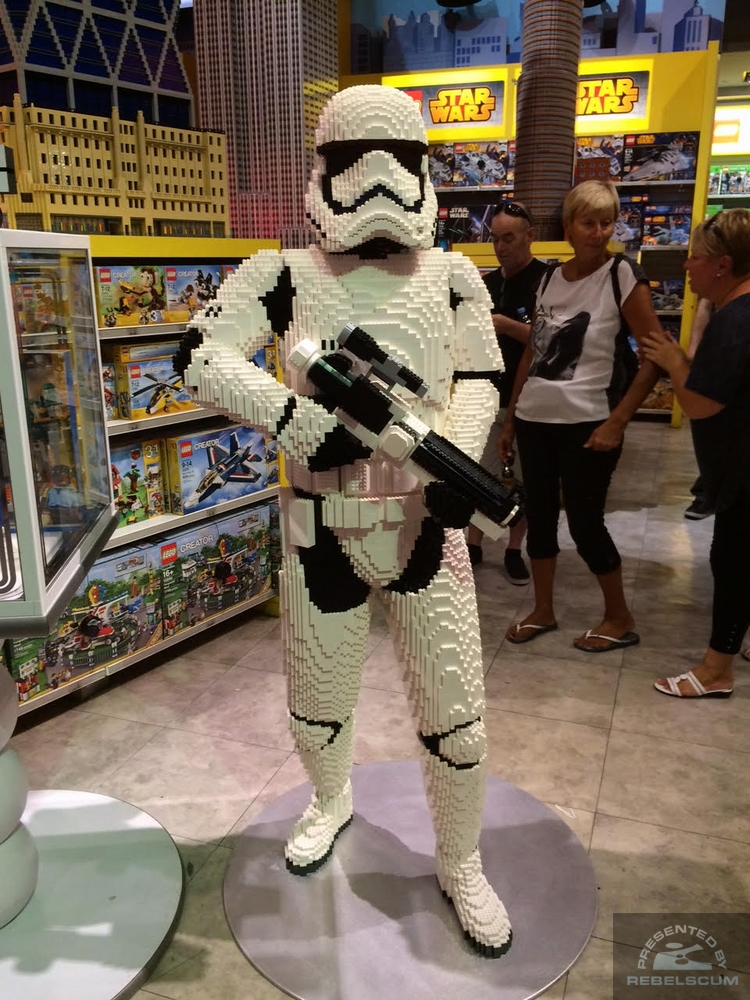 toys-r-us-force-friday-158.jpg