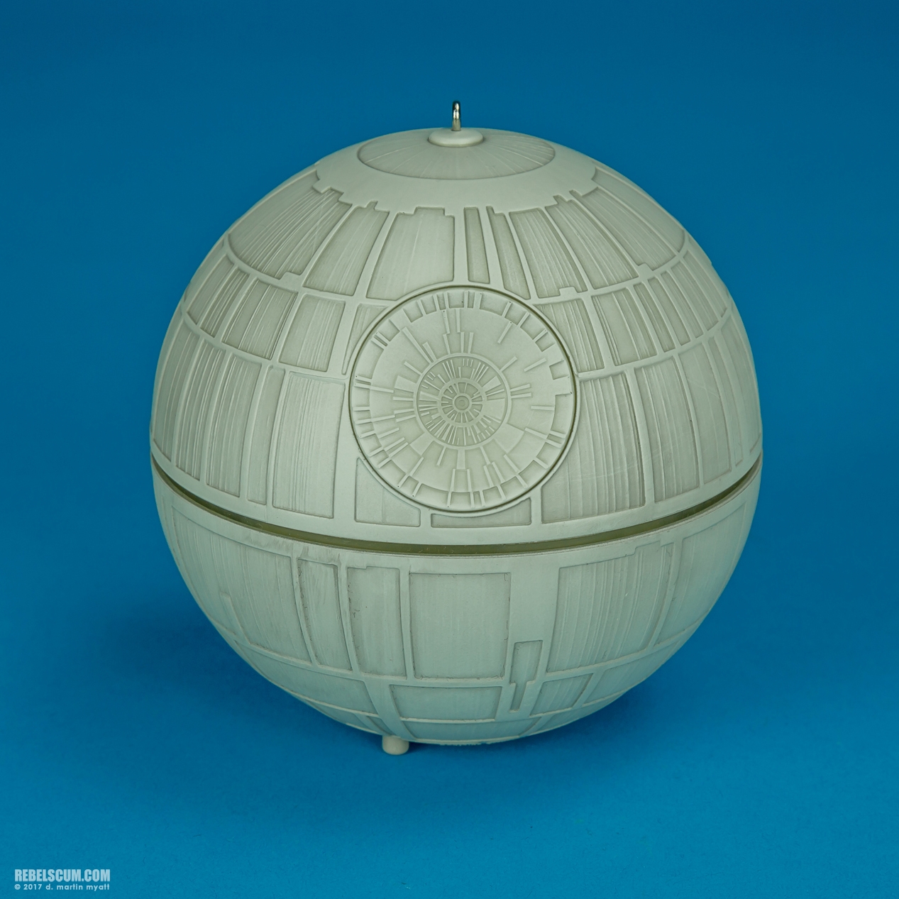 Death-Star-2017-Hallmark-Keepsake-Ornament-001.jpg