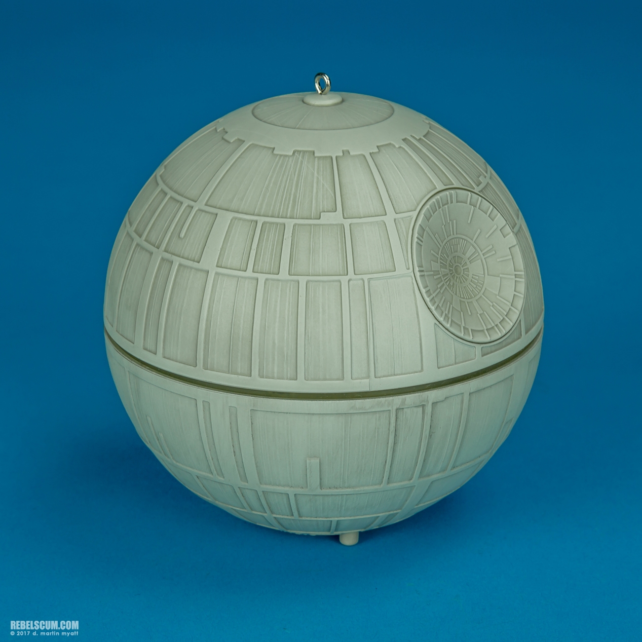 Death-Star-2017-Hallmark-Keepsake-Ornament-002.jpg