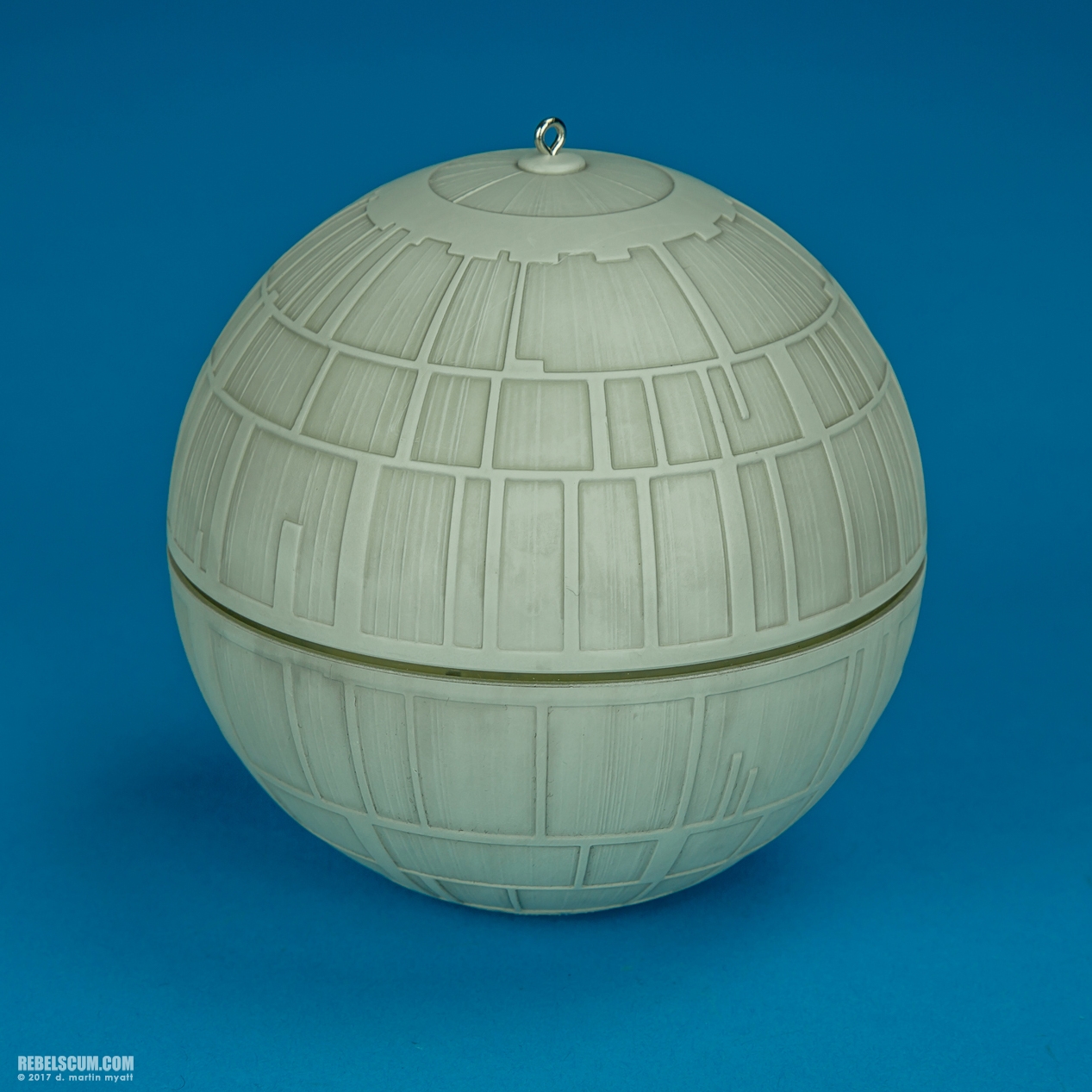 Death-Star-2017-Hallmark-Keepsake-Ornament-003.jpg