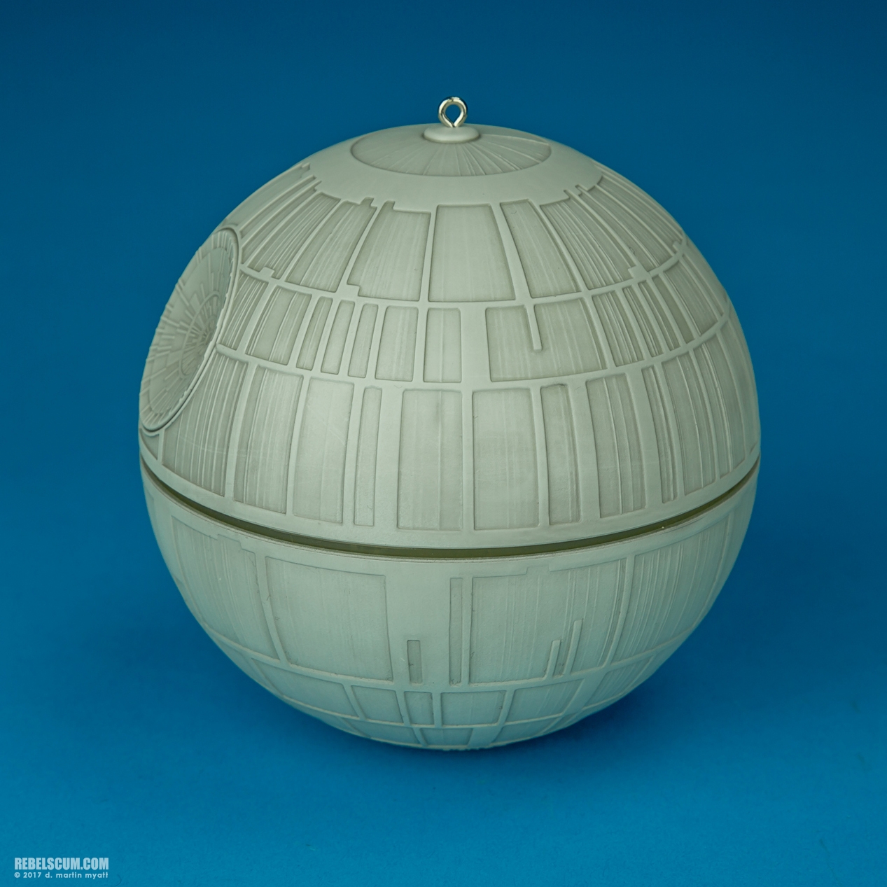 Death-Star-2017-Hallmark-Keepsake-Ornament-004.jpg