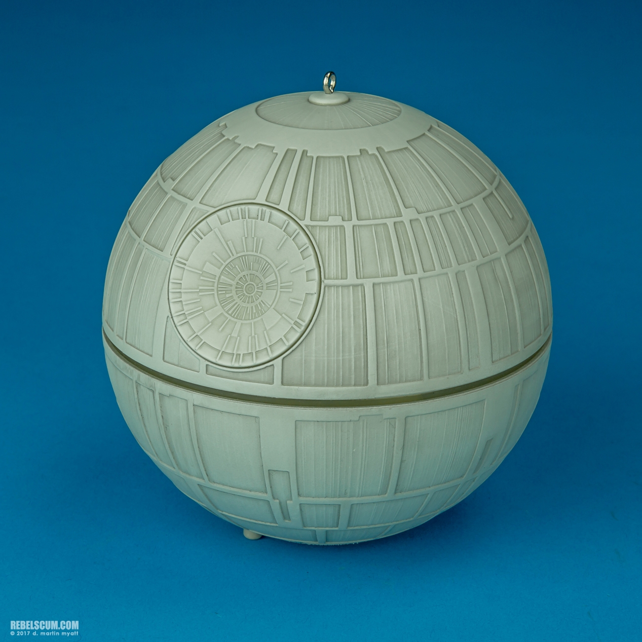 Death-Star-2017-Hallmark-Keepsake-Ornament-005.jpg