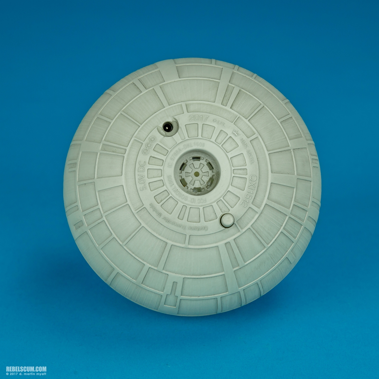 Death-Star-2017-Hallmark-Keepsake-Ornament-006.jpg