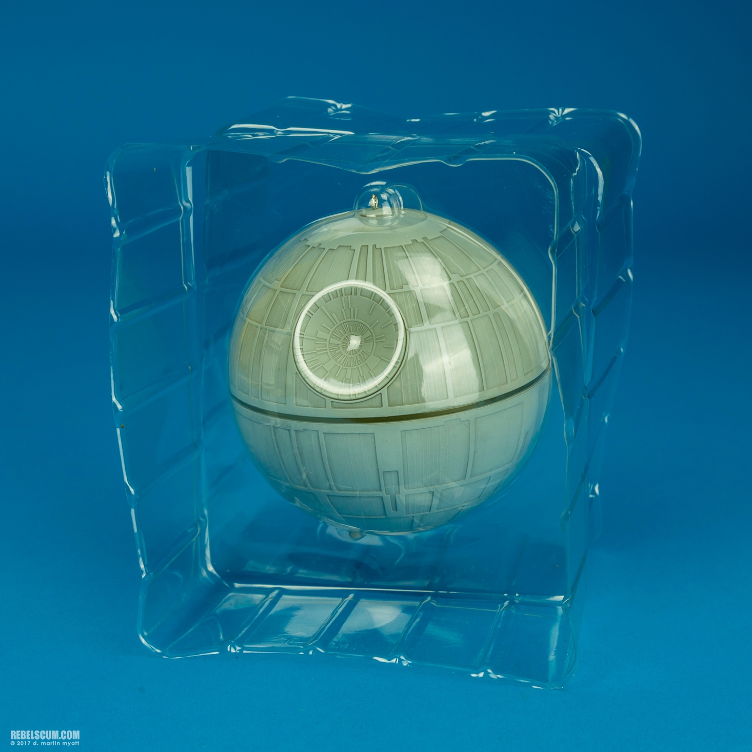 Death-Star-2017-Hallmark-Keepsake-Ornament-014.jpg