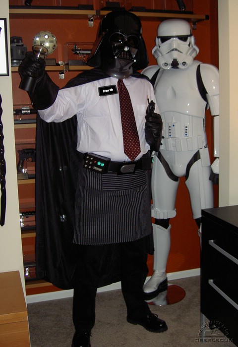 Darth_Waiter_(Tom_Berges).jpg