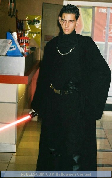 Ates Cetin as Darth Pyross