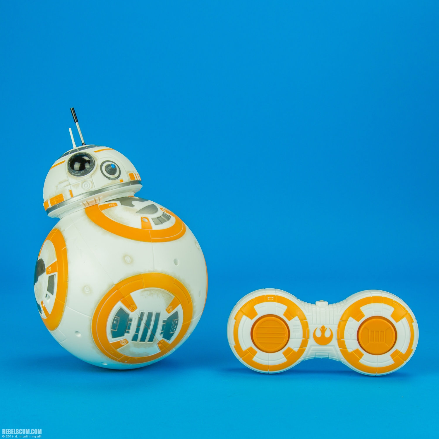 BB-8-RC-The-Force-Awakens-Target-Hasbro-013.jpg