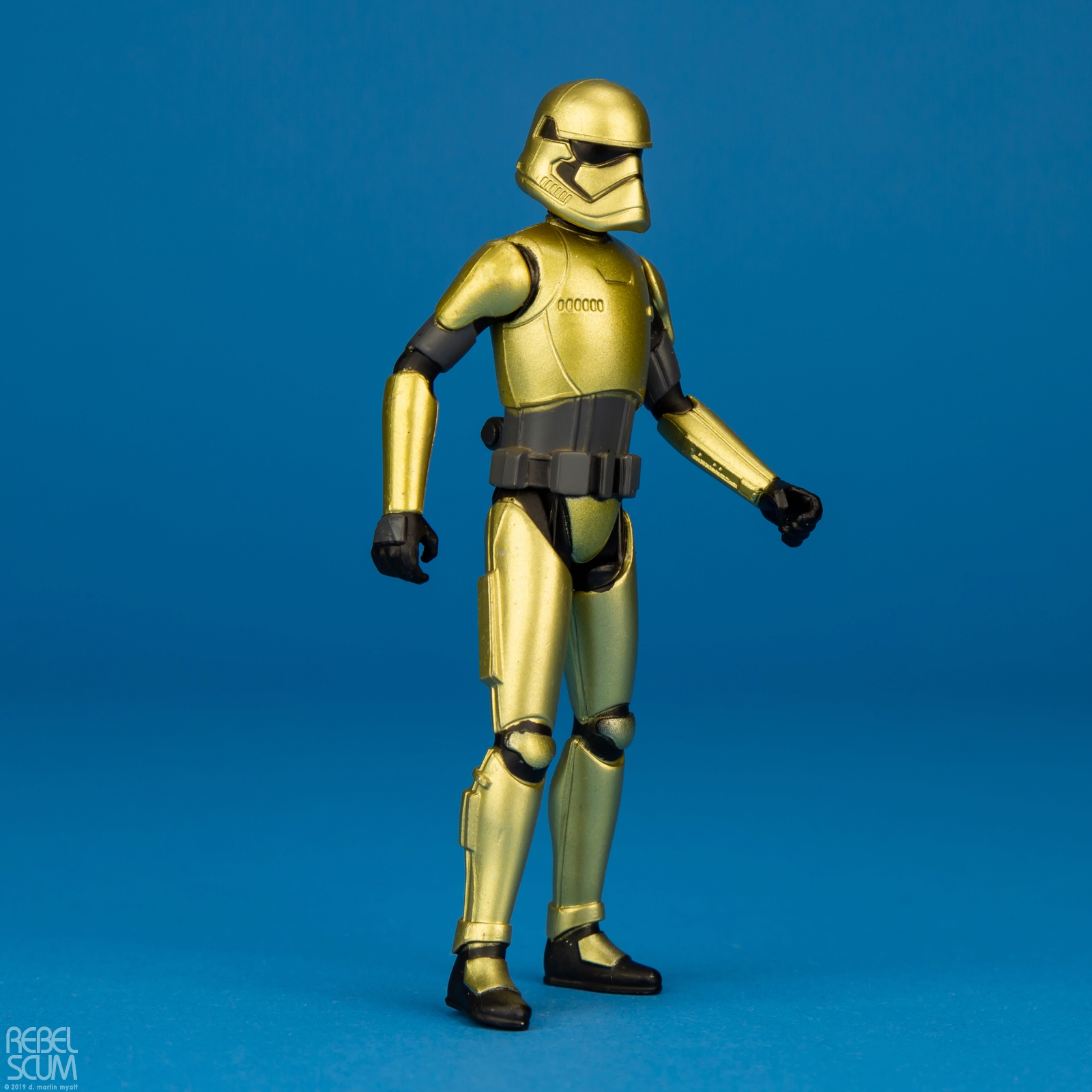 Commander-Pyre-Star-Wars-Universe-Resistance-Hasbro-002.jpg