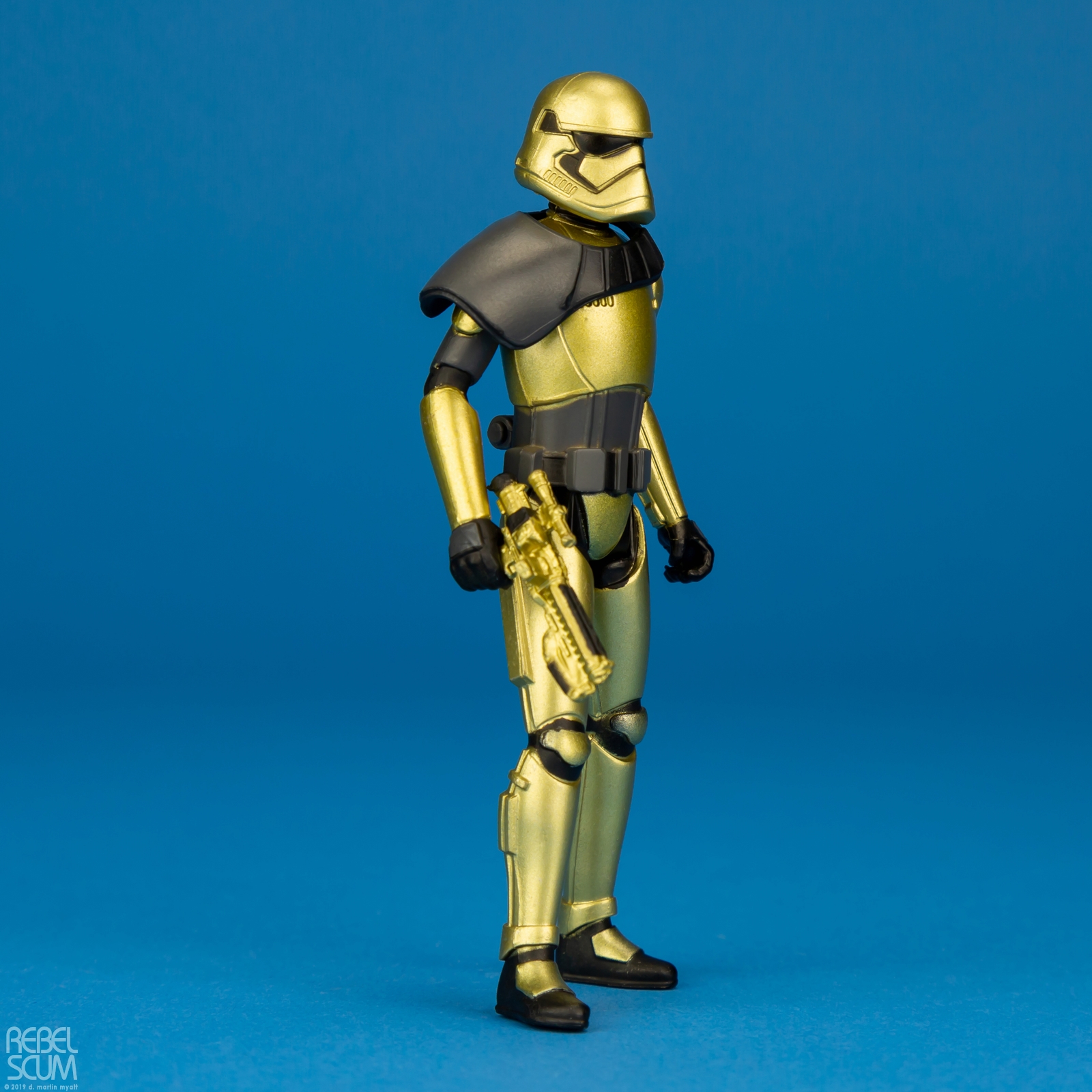 Commander-Pyre-Star-Wars-Universe-Resistance-Hasbro-006.jpg