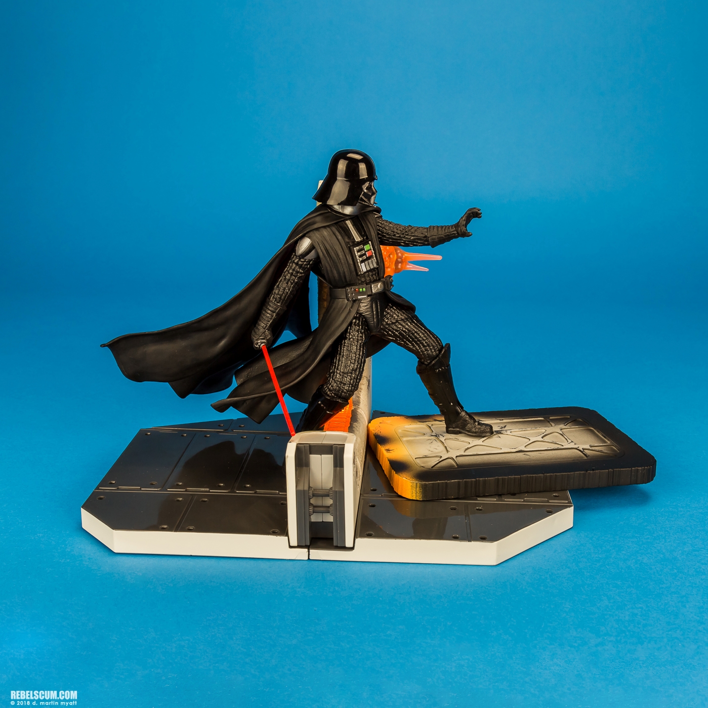 Darth-Vader-01-Centerpiece-The-Black-Series-002.jpg