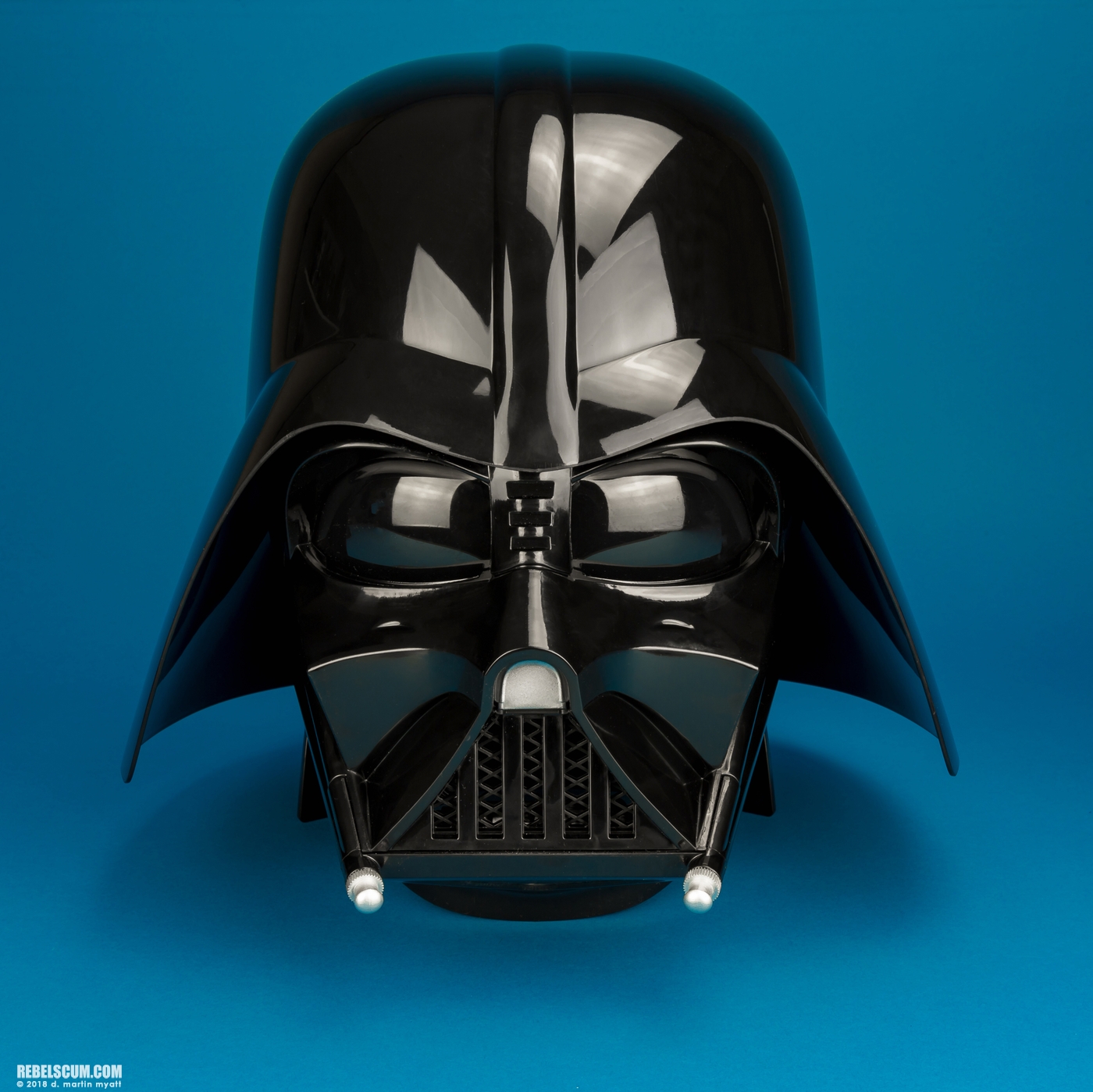 Darth-Vader-Premium-Electronic-Helmet-The-Black-Series-001.jpg