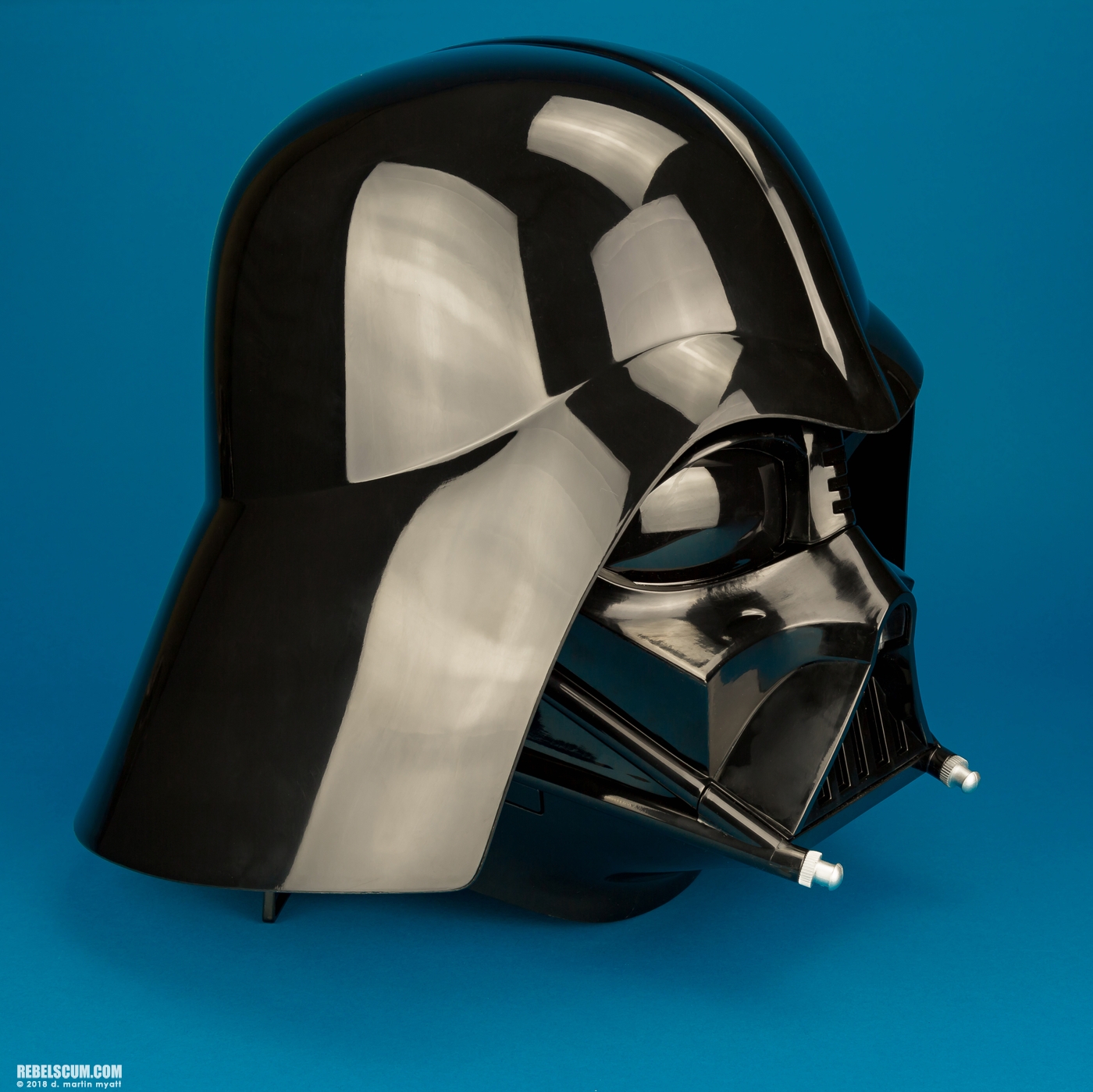 Darth-Vader-Premium-Electronic-Helmet-The-Black-Series-002.jpg