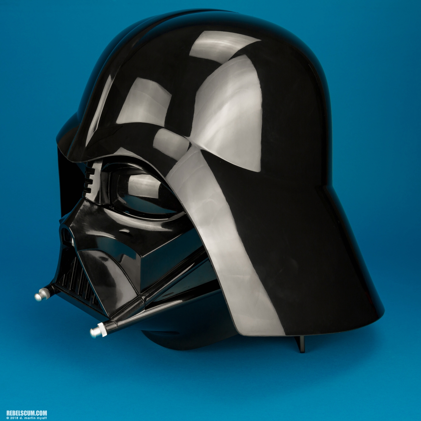 Darth-Vader-Premium-Electronic-Helmet-The-Black-Series-003.jpg