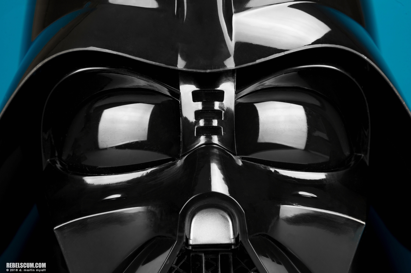 Darth-Vader-Premium-Electronic-Helmet-The-Black-Series-019.jpg
