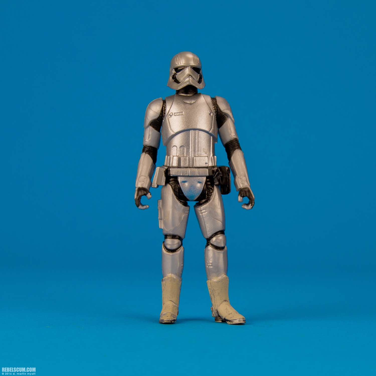 Epic-Battles-Captain-Phasma-The-Force-Awakens-Hasbro-001.jpg