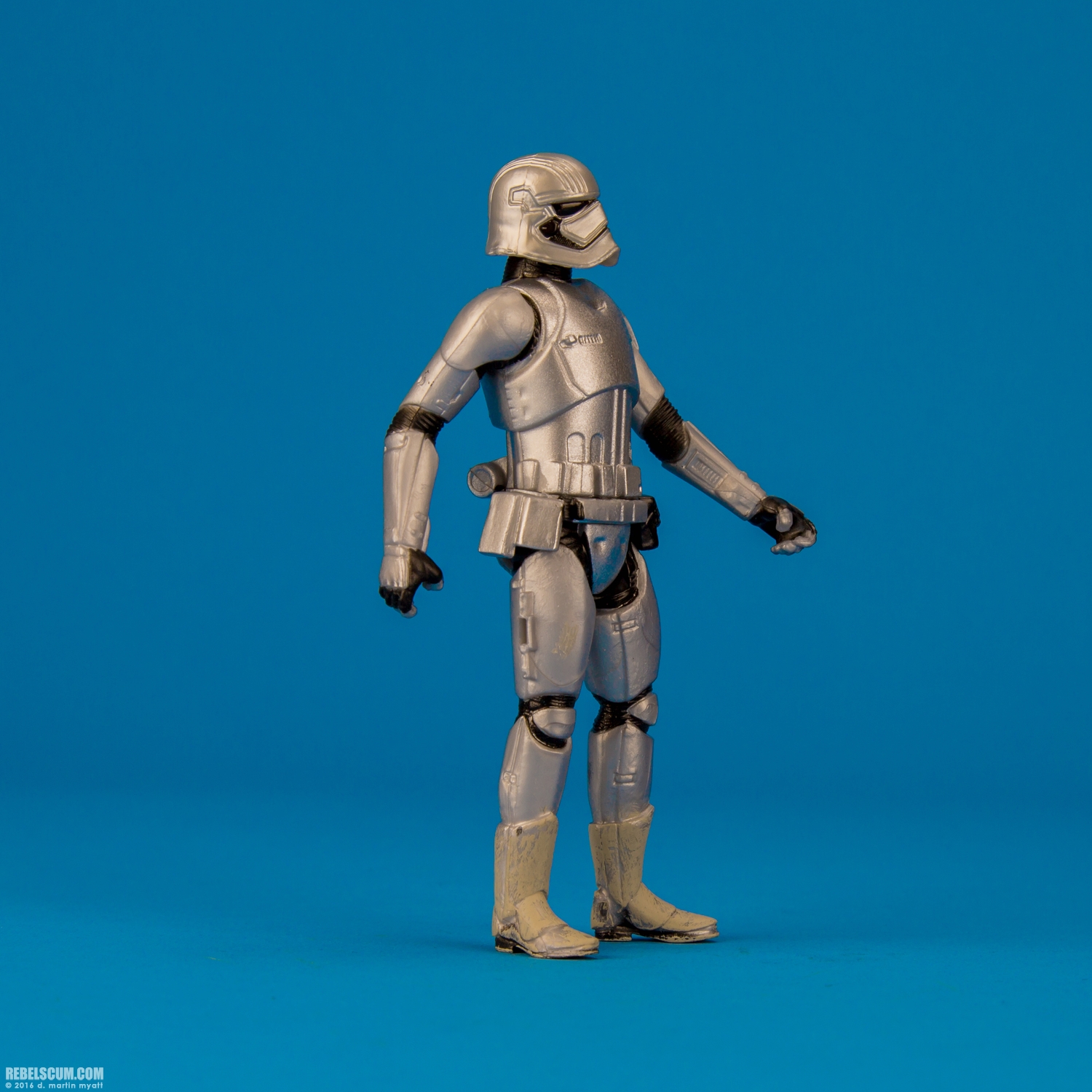 Epic-Battles-Captain-Phasma-The-Force-Awakens-Hasbro-002.jpg