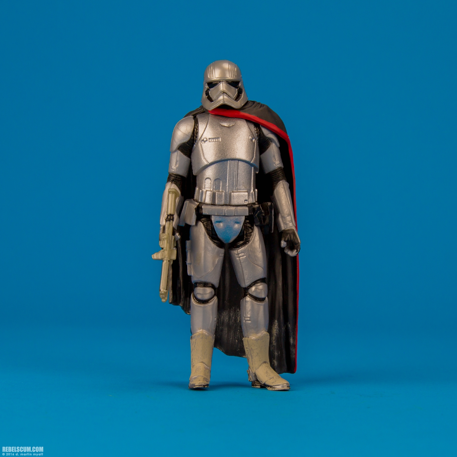 Epic-Battles-Captain-Phasma-The-Force-Awakens-Hasbro-005.jpg