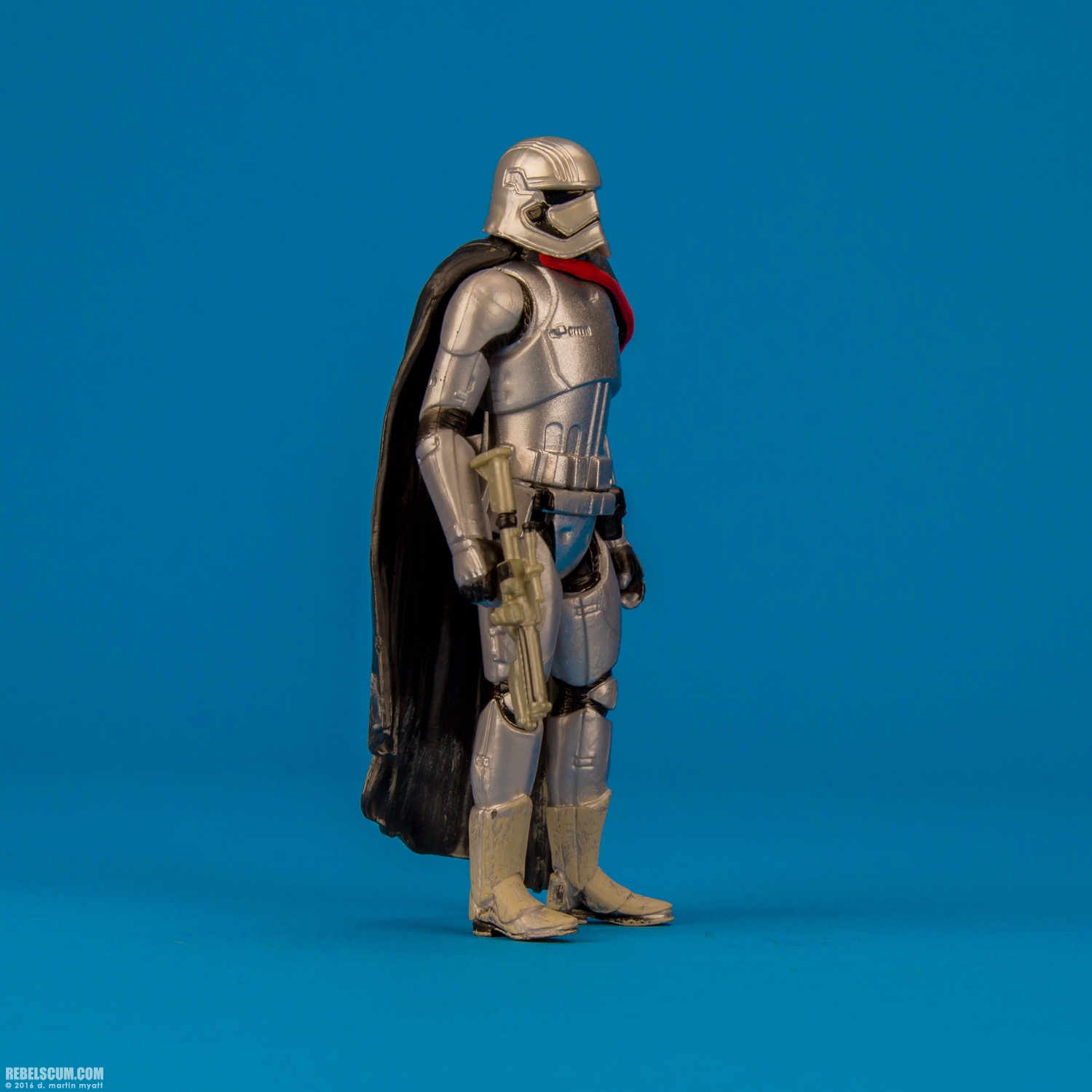 Epic-Battles-Captain-Phasma-The-Force-Awakens-Hasbro-006.jpg